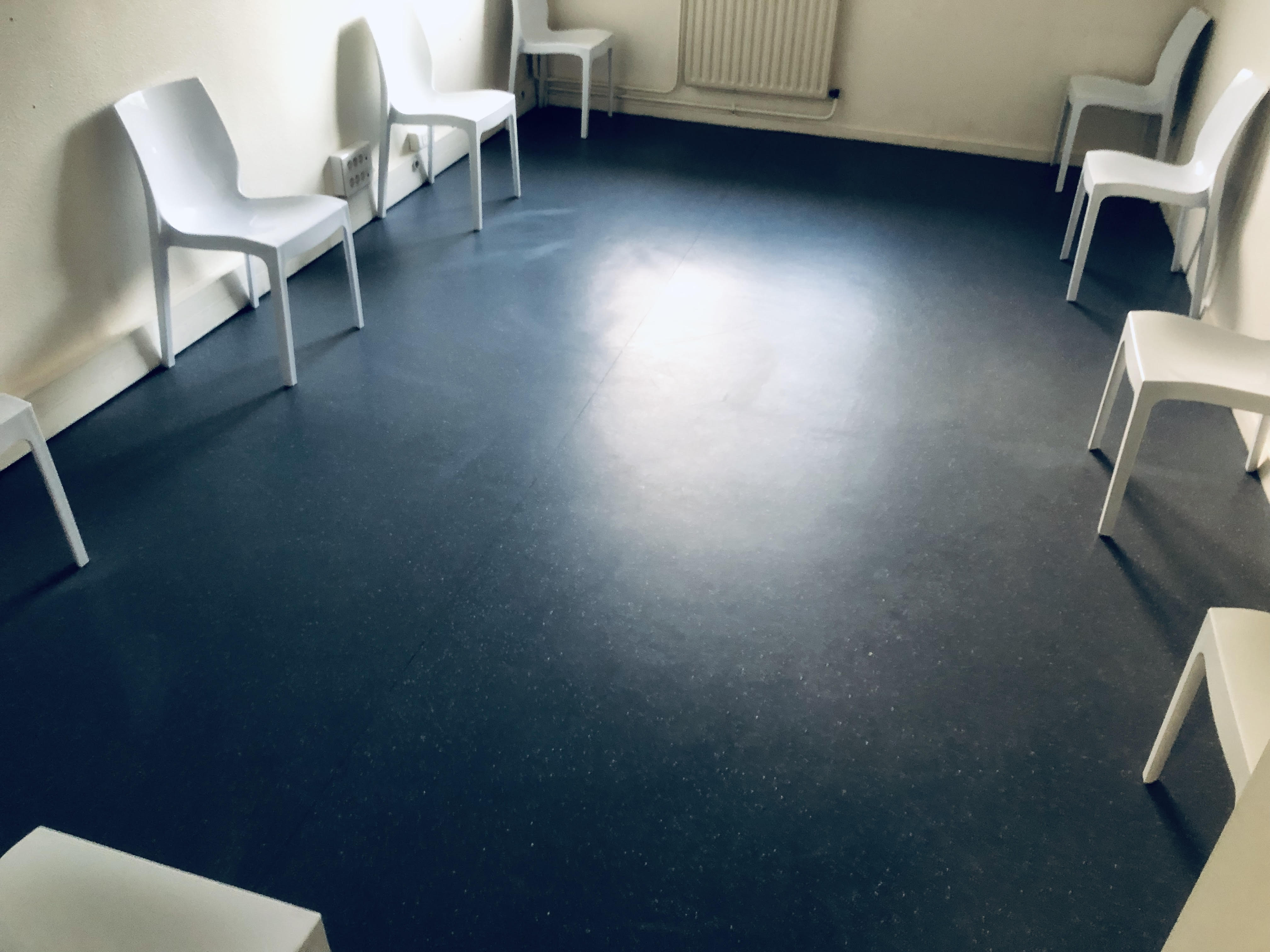 Salle d'attente réservée aux accompagnants des patients consultant au Pôle Vision centre spécialiste de l'ophtalmologie a Lyon